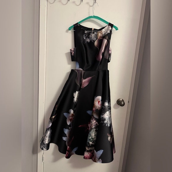 Ted Baker Lulae Dress with cutouts. - Picture 4 of 9